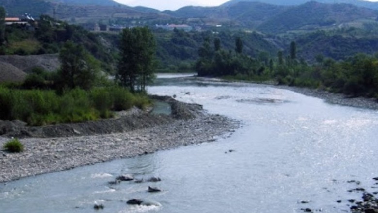 “Po hidhem në lumë!”- Dyshohet se u vetëmbyt, gjendet pas 10 ditësh kërkime trupi i pajetë i 42-vjeçarit Ilir Kurti