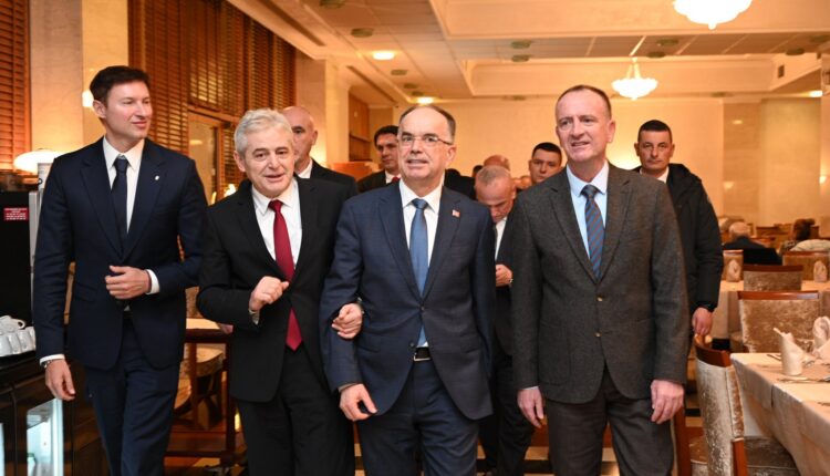 Ahmeti dhe Taravari takohen me presidentin e Shqipërisë Bajram Begajn (FOTO)