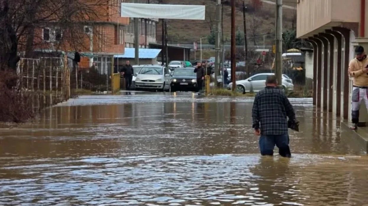Përmbyten disa vendbanime në Komunën e Sarajit  Elmazi  Ekipet janë në terren