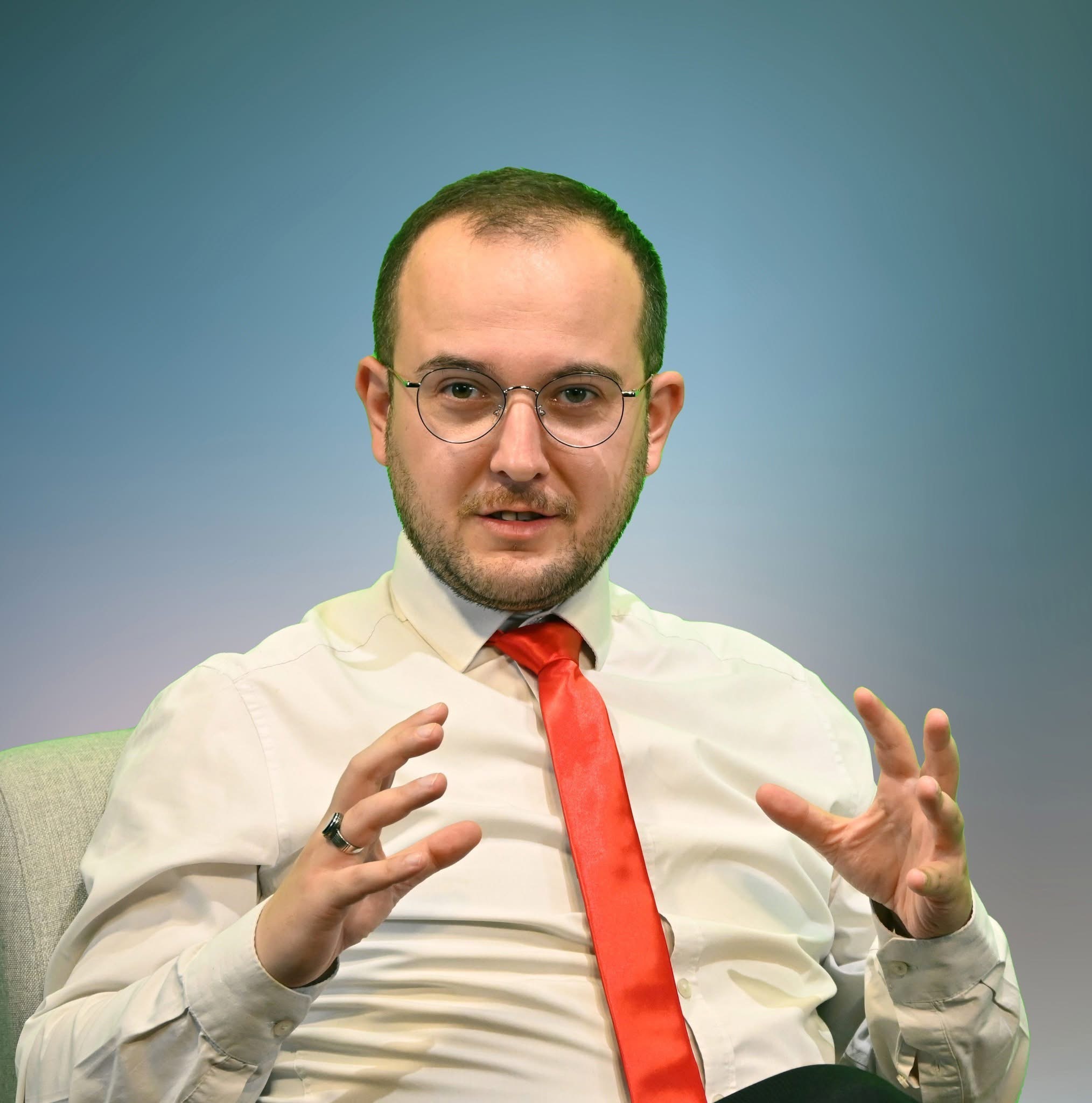 Hamzi Ibraimi  Ambasadori Meidani po bën punën e tij  problemi është përçarja jonë