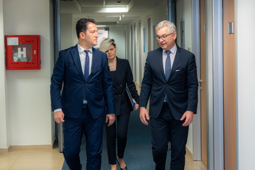 Ministrat Sali dhe Mucunski takuan eurokomesarin Magnus Brunner