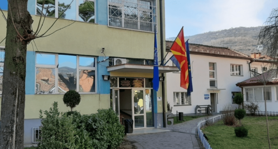 Kallëzim penal ndaj një 25-vjeçari nga Strimnica: Pengoi policinë gjatë bastisjes dhe kërcënoi efektivët