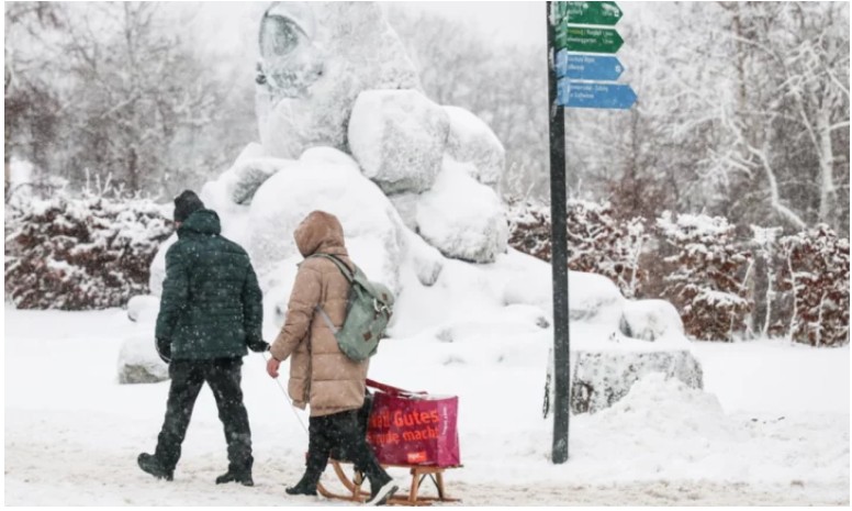 Moti i keq vazhdon në Gjermani  Aeroporti i Berlinit mbyllet për shkak të ngricave