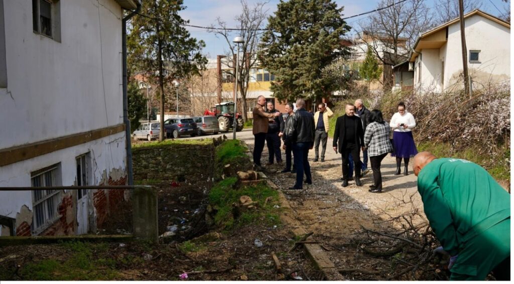 Aliu: Po rregullohet hapësira përreth spitalit në Koçan