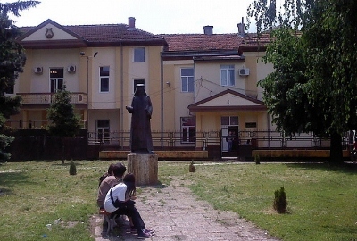 Alarme për bomba në Tetovë: Sërish panik dhe evakuim në disa shkolla