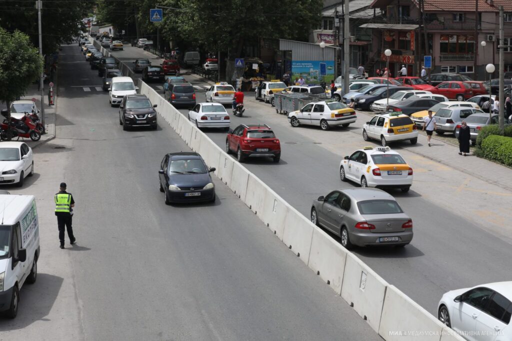 Ngjarje e rëndë në Çair: 16-vjeçari sulmohet dhe plagoset para një hoteli