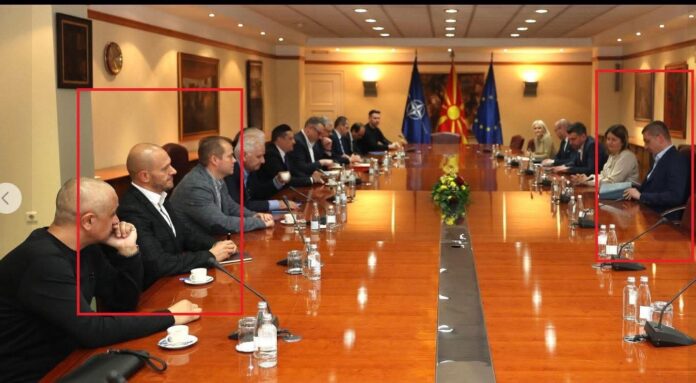 LSDM  Një fotografi  një mijë fjalë   Mickoski në takim me pronarin e  Pucko Petrol 