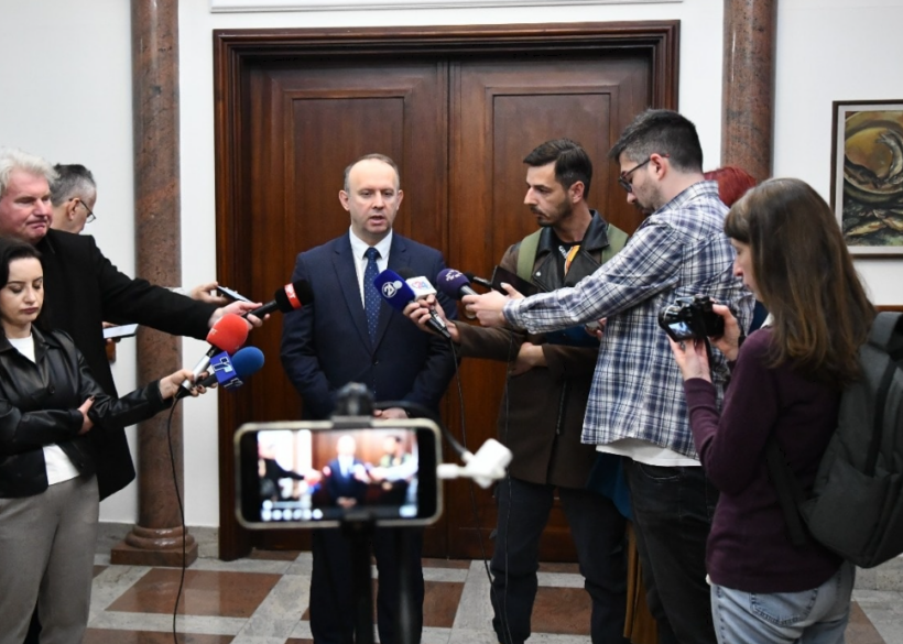 Gashi   Badenteri  në Kushtetuese s duhet të jetë tabu