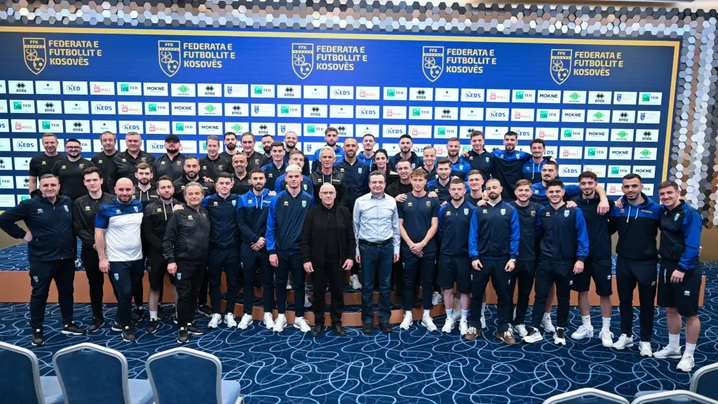 Kurti viziton kombëtaren e Kosovës: Përmes jush kemi mundësinë ta vendosim Kosovën në sytë e mbarë njerëzimit