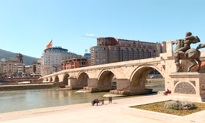 Sot do të ketë temperatura deri në 20 gradë  ndërsa do të ketë reshje shiu këtë fundjavë