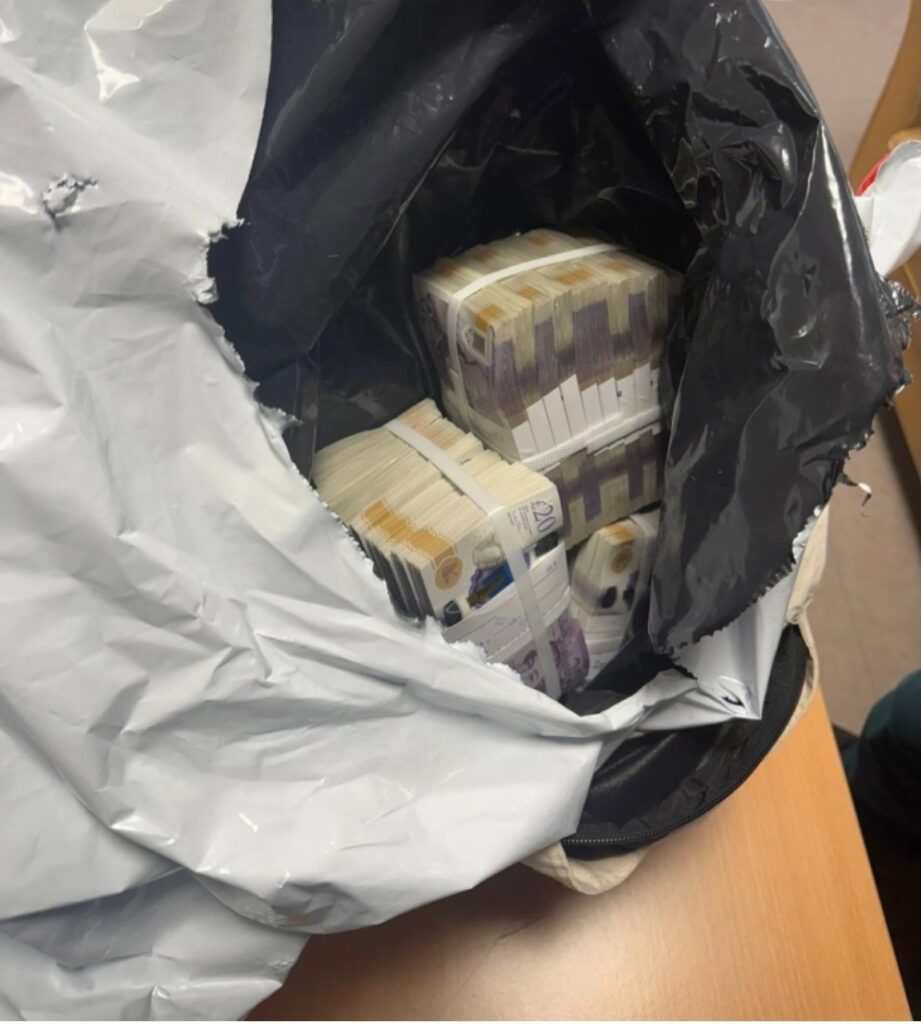 Në Aeroportin Ndërkombëtar të Shkupit zbulohen 150 mijë paund britanikë të padeklaruar