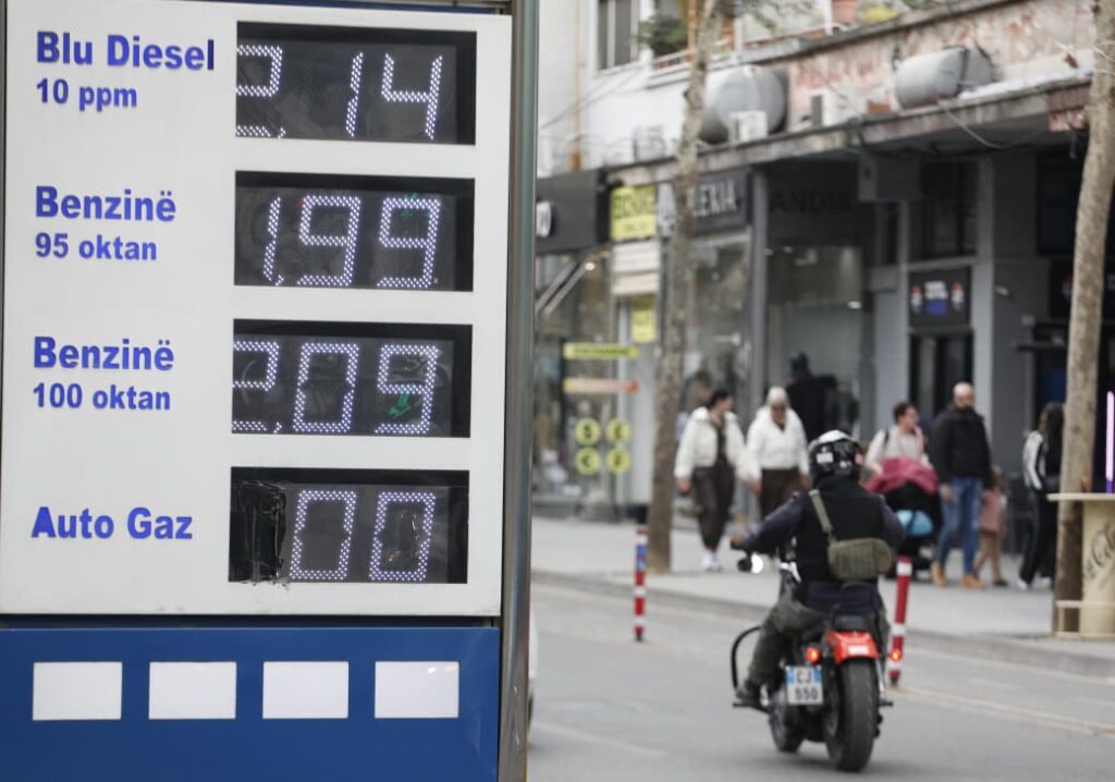 “Ulni barrën fiskale dhe taksat vjetore të makinave”- Çmimet e larta të karburanteve, Konfindustria 4 kërkesa për Qeverinë: Ndërtoni rafinerinë për të përpunuar naftën shqiptare