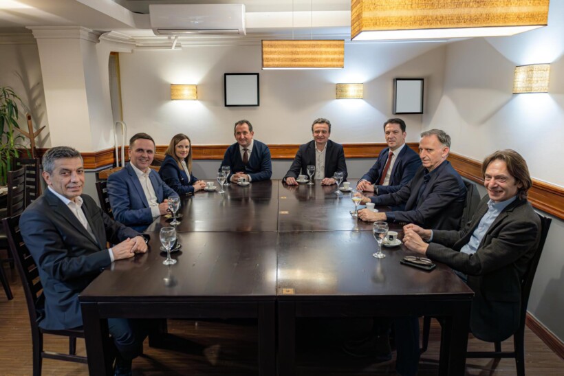 VLEN bëhet një  Krerët e koalicionit takojnë Albin Kurtin në Prishtinë