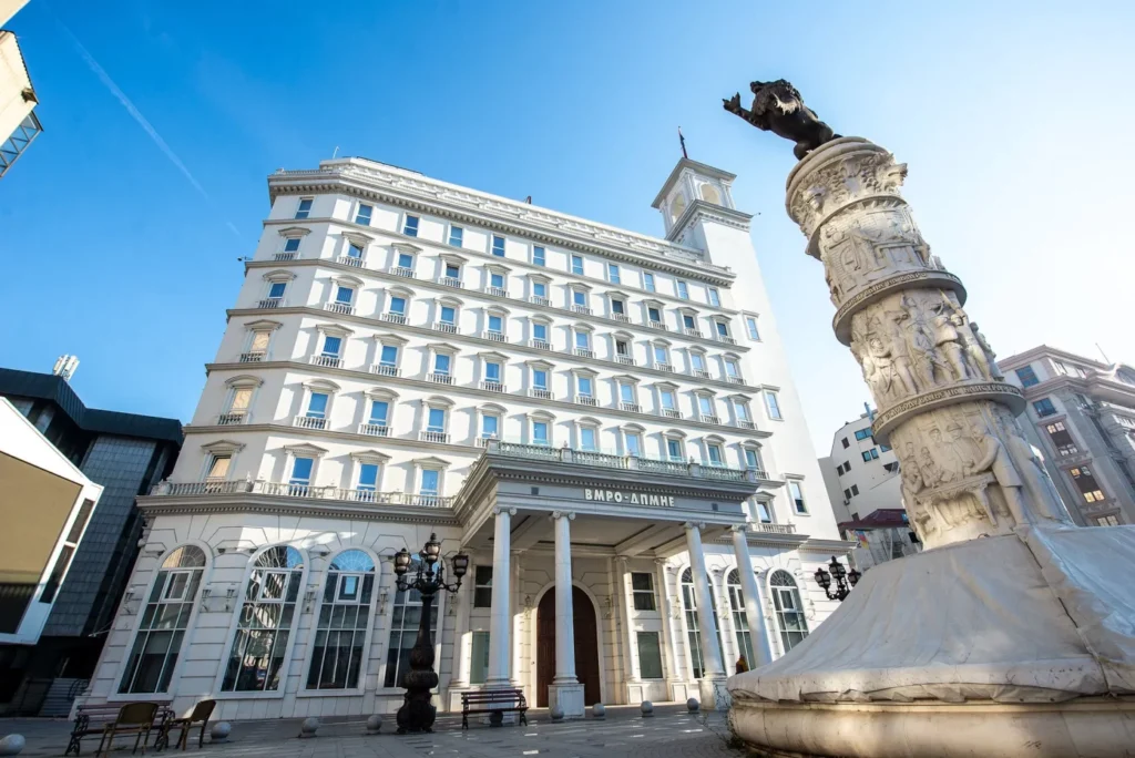 Konsull nderi i RMV-së emërohet z.Adamoviq, dikur i dyshuar për krim dhe shpërthime nacionaliste