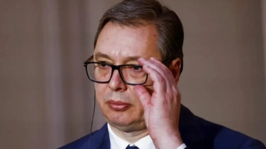 Pesë sinjale që paralajmërojnë rënien e Vuçiqit