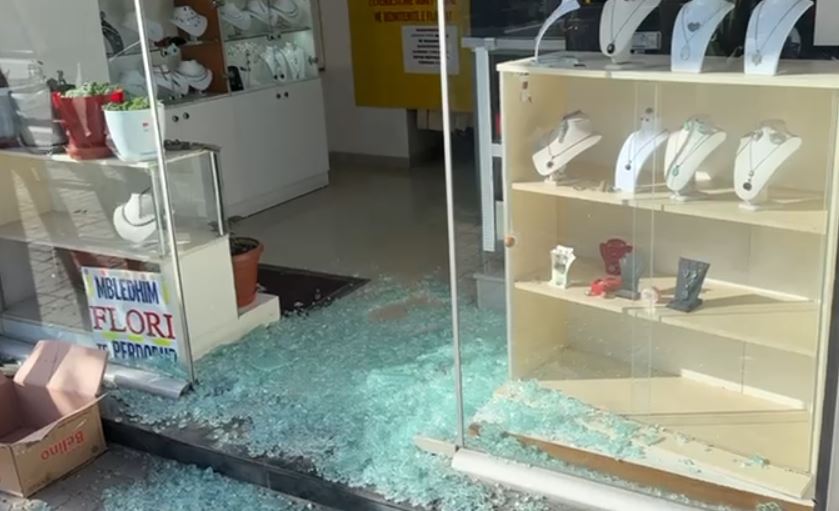 Arrestohen dy “skifterë” nga Laçi, tentuan të grabisnin argjendarinë në Pogradec! E pëson edhe një person tjetër