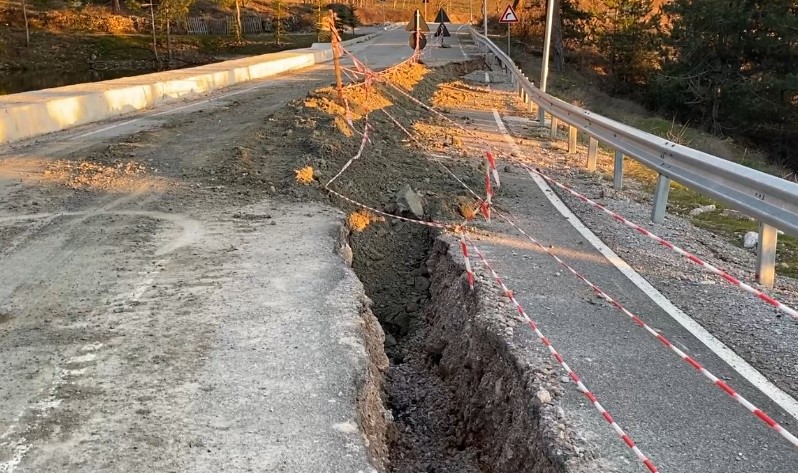 U ndërtua nga “Alko Impex Construction”, denoncimi i deputetit të PD: Shembet rruga 97 milionë lekë në Gjinar! Investimi u kthye në monument dështimi