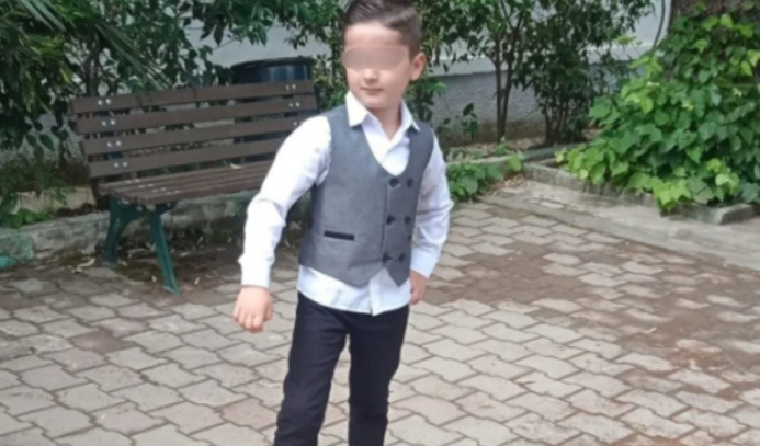 U largua nga shtëpia pasi debatoi me nënën  gjendet pas 24 orësh 11 vjeçari në Tiranë