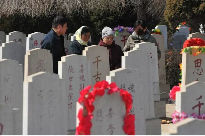 Kina ndalon përdorimin e “apartamenteve të hirit” si varreza