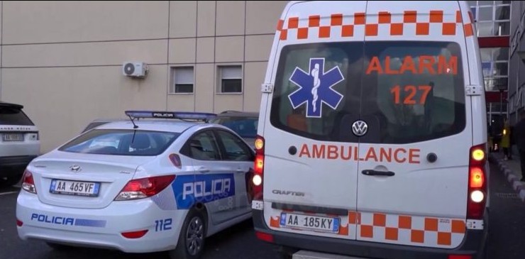 E moshuara bie nga tarraca e Azilit në Gjirokastër dhe plagoset, ja si paraqitet gjendja e saj në spital!