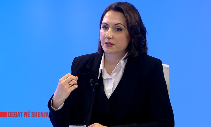 Ajdari  Dokumentet sot na vijnë vetëm në gjuhën maqedonase  në kohën e Talat Xhaferit gjitha dokumentacionet kanë qenë në dy gjuhë