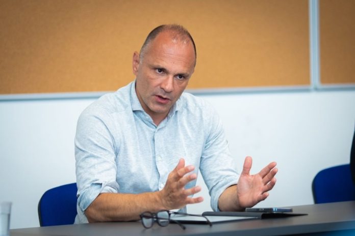 Filipçe  Mickoski është rojtari i karriges për kthimin e shefit të vërtetë  Gruevskit