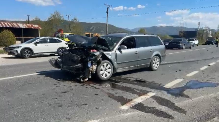 Aksidenti në autostradën Lezhë-Milot, “Audi” përplaset me fuoristradën! Një person i plagosur dërgohet në spital, ja si paraqitet gjendja e tij
