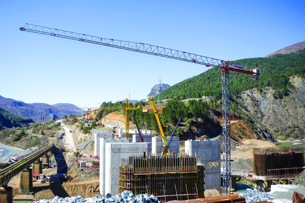  Projekti duhet ndryshuar    Korridori VIII prishet pa përfunduar  ekspertët ngrenë alarmin  Gabimi i madh me bypass in e Elbasanit