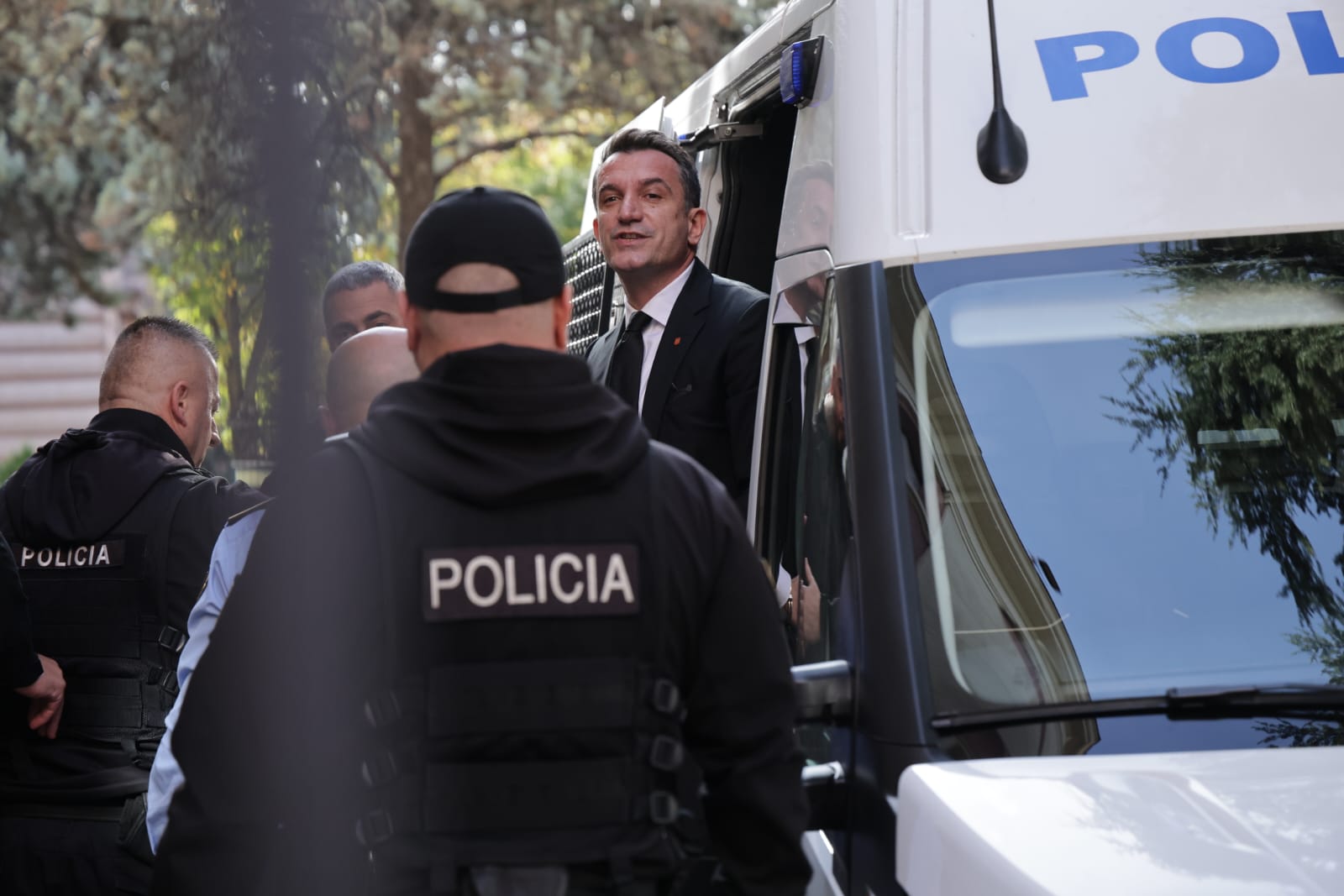 Erion Veliaj kërkon që seancat të transmetohen live  zbardhet kërkesa e kryebashkiakut të Tiranës drejtuar Gjykatës Administrative