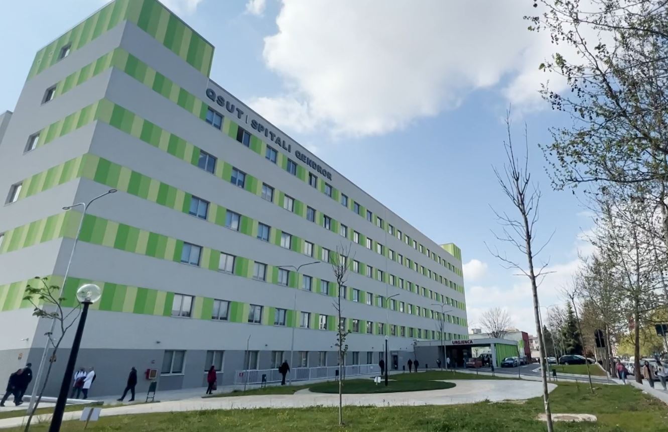 I arrestuar për tentativë vrasjeje në familje  ndërron jetë në QSUT i paraburgosuri 91 vjeçar