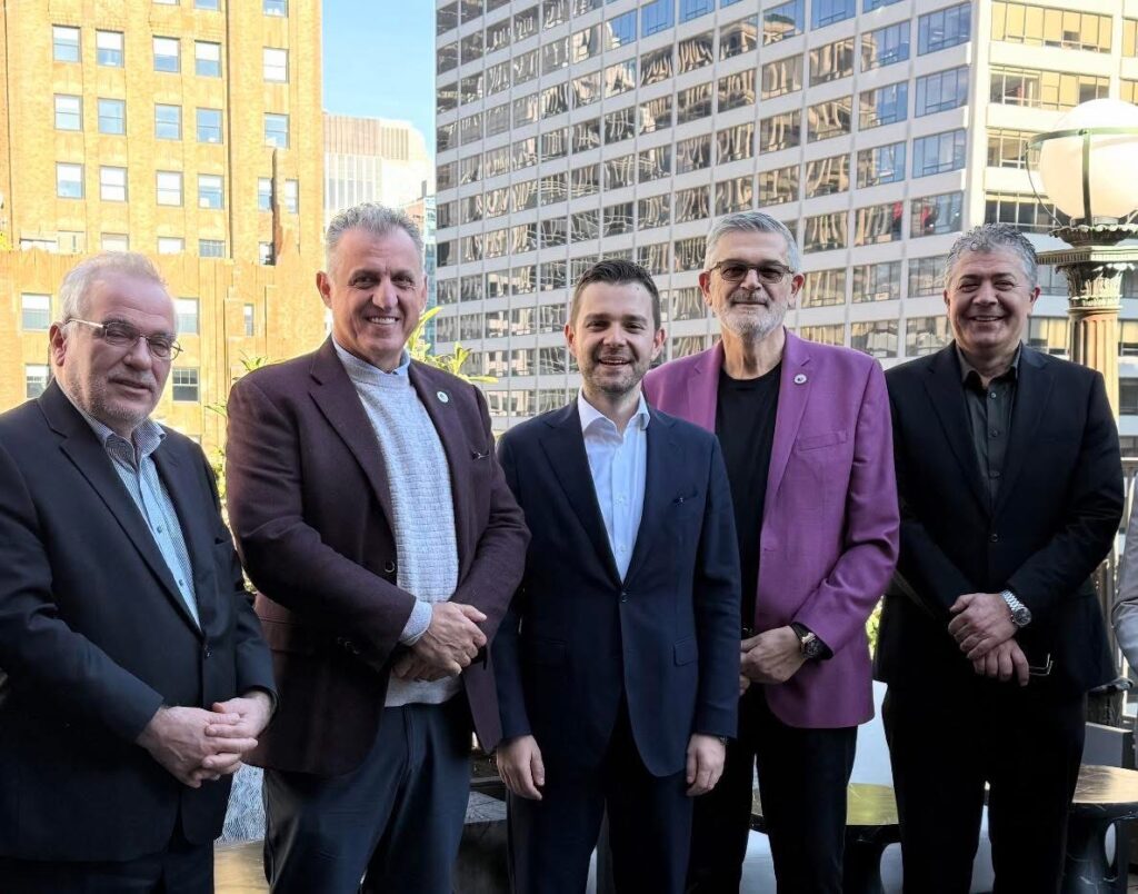 Mucunski takohet me Këshillin Shqiptaro-Amerikan: Qeveria e RMV-së angazhohet për zgjidhjen për provim të jurisprudencës në shqip