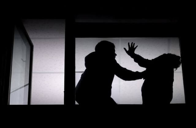 32-vjecarja-nga-tetova-eshte-dhunuar-nga-bashkeshorti-jashtmartesore