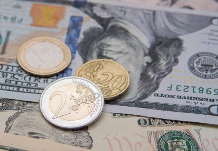 Këmbimi valutor 18 prill  Me sa blihen e shiten dollari dhe euro  çfarë ndodh me monedhat e tjera