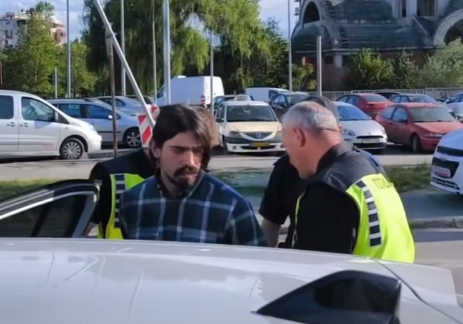 Përfaqësuesi i  Levicës  gjobitet me 550 euro për mbajtjen e flamurit palestinez