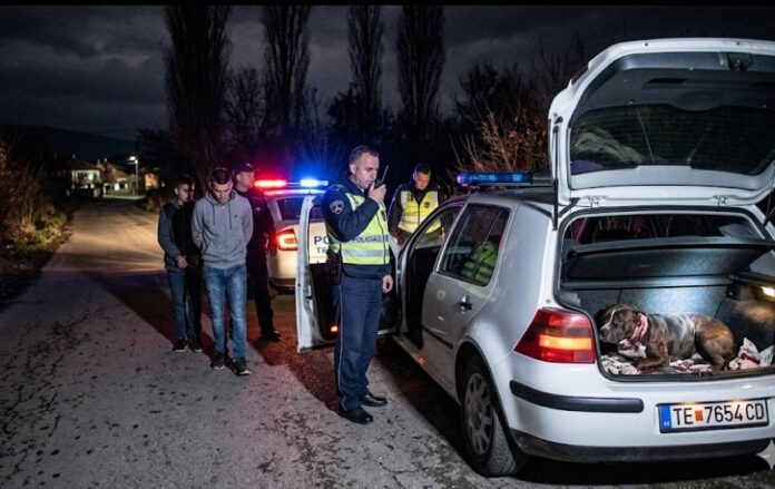 Policia zbulon ndeshje qensh në Kamjan – arrestohen tre persona, mes tyre dy të mitur