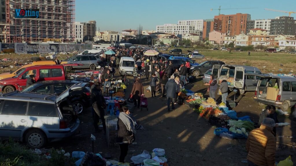 Ushqime në baltë e pa siguri/ Tregtarët te ish-Stacioni i Trenit denoncojnë kushtet në Vetting! Ekspertja: S’duhet t’i neglizojmë kontrollet