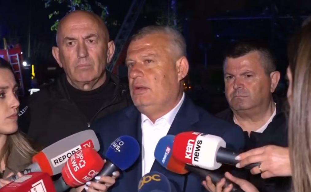 Zjarri te  Arlis sh p k   prefekti i Tiranës  Zjarri është vënë në kontroll  vatrat tani janë të vdekura  Evakuuam një të moshuar në gjumë