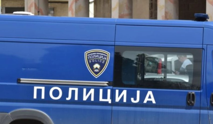 Grabiten stolitë e një gruaje 74-vjeçare, ndalohen dy persona nga Shkupi