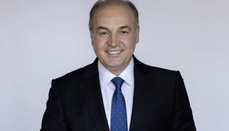 Enver Hoxhaj me studentët e Maqedonisë  Gjuha shqipe duhet të respektohet