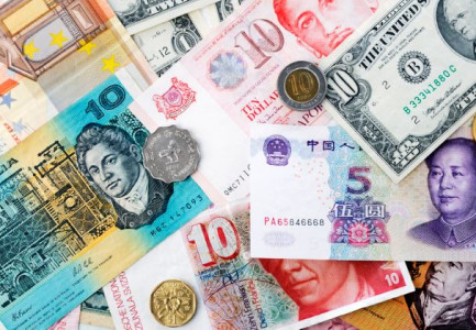 Këmbimi valutor 23 prill  Me sa blihen e shiten dollari dhe euro  çfarë ndodh me monedhat e tjera