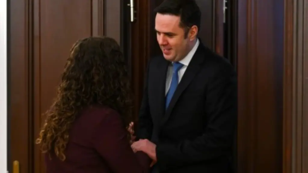 LDK hap dyert: A po vjen rikthimi i Vjosa Osmanit?