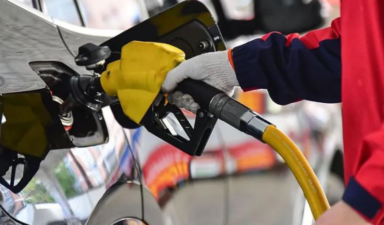 Çmimet globale të naftës bien ndjeshëm pas marrëveshjes SHBA–Iran për armëpushim, rriten bursat ndërkombëtare