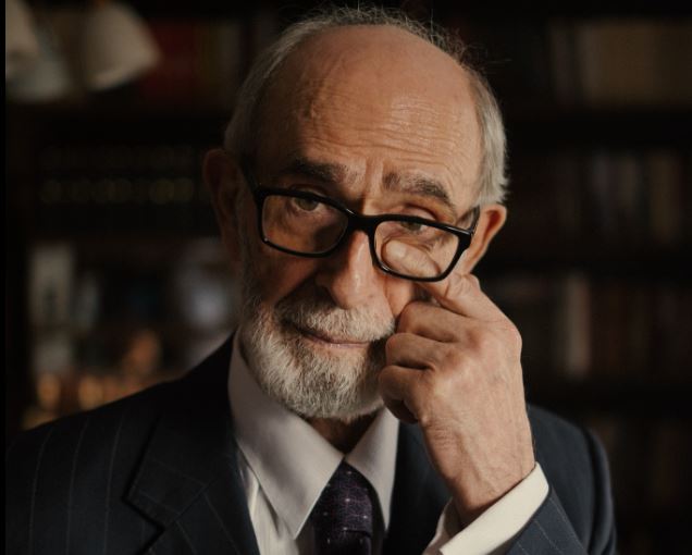 Zbulohen amanetet e fundit që Rexhep Qosja la para se të ndërronte jetë  Nipi publikon shkresën  Dua të varrosem afër gruas sime Shpresës  pa rituale fetare dhe 