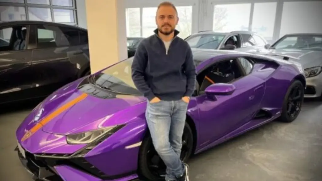 Hajnat ia vjedhin Porschen e 200 mijë eurove, pronari shqiptar i sallonit në Zvicër e sheh ngjarjen në kamera