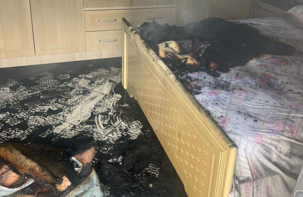 Flakët përfshijnë një pallat në Lushnje, dyshohet për zjarrvënie të qëllimshme