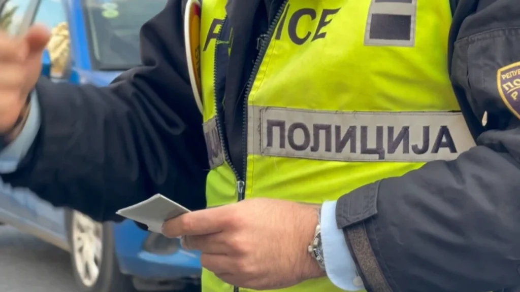 Privohen nga liria 14 shoferë për drejtim të pakujdesshëm të automjetit, nëntë prej tyre kanë drejtuar pa patentë shoferi