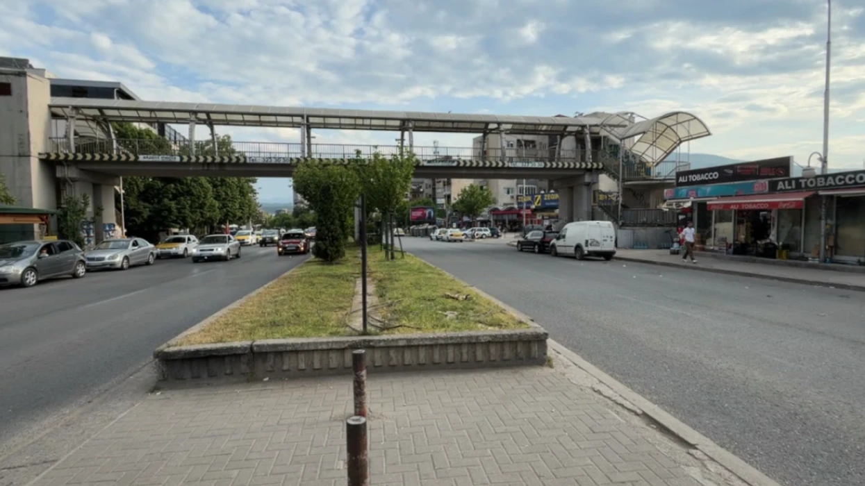 Qytetarët rrezikojnë jetën në kalimin ilegal në  Bit Pazar   autoritetet paralajmërojnë mbylljen dhe prishjen e tij