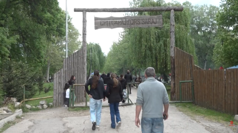 VIDEO  Parku i Sarajit mbushet me qytetarë që festojnë Ditën e Punëtorëve