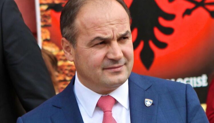 Enver Hoxhaj në mbështetje të studentëve  E drejta për gjuhën duhet të jetësohet