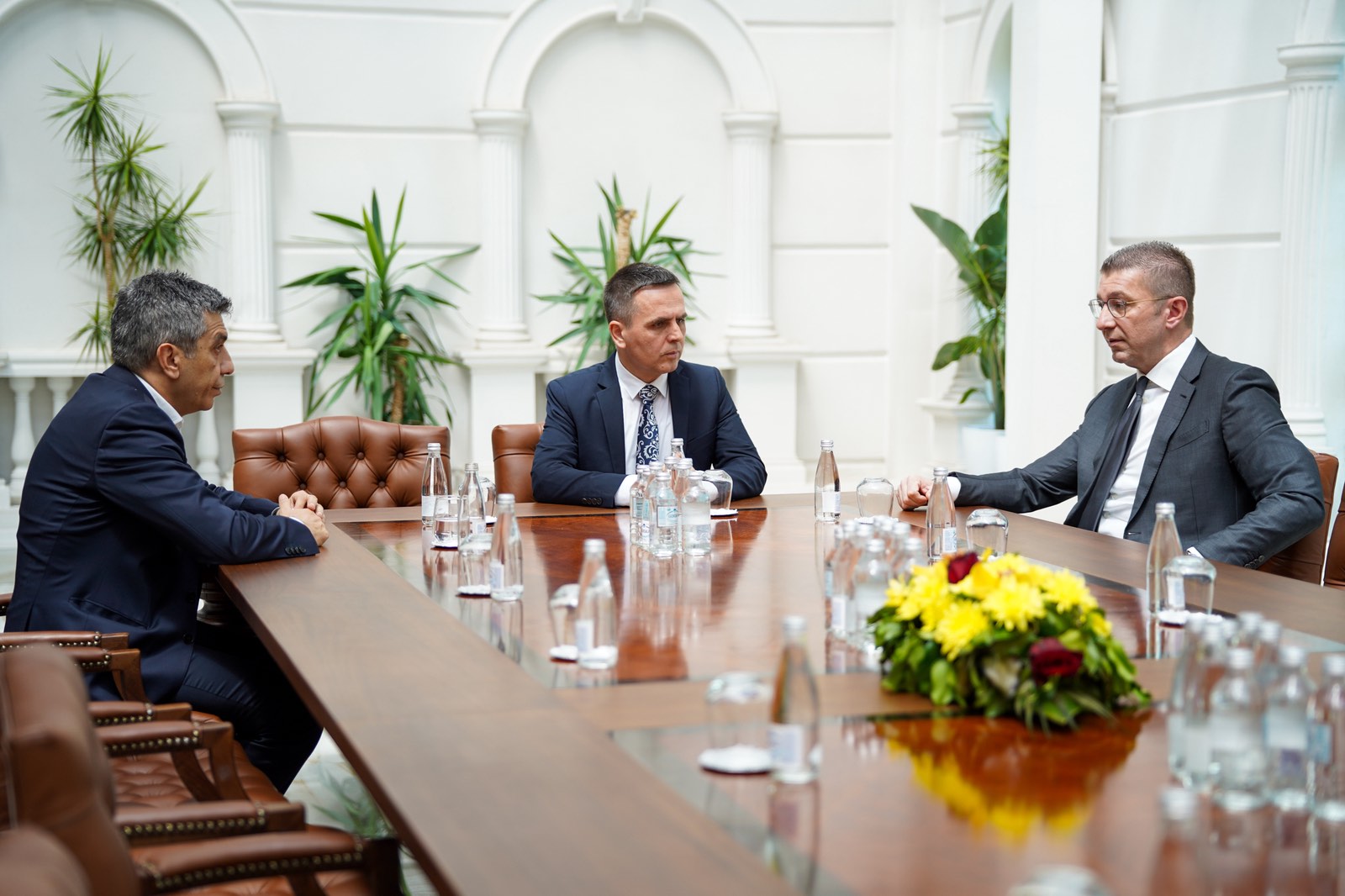 institucionet-punojne-ne-menyre-aktive-ne-gjetjen-e-zgjidhjeve-qe-do-te-jene-plotesisht-ne-perputhje-me-kushtetuten-dhe-me-ligjin-per-perdorimin-e-gjuheve